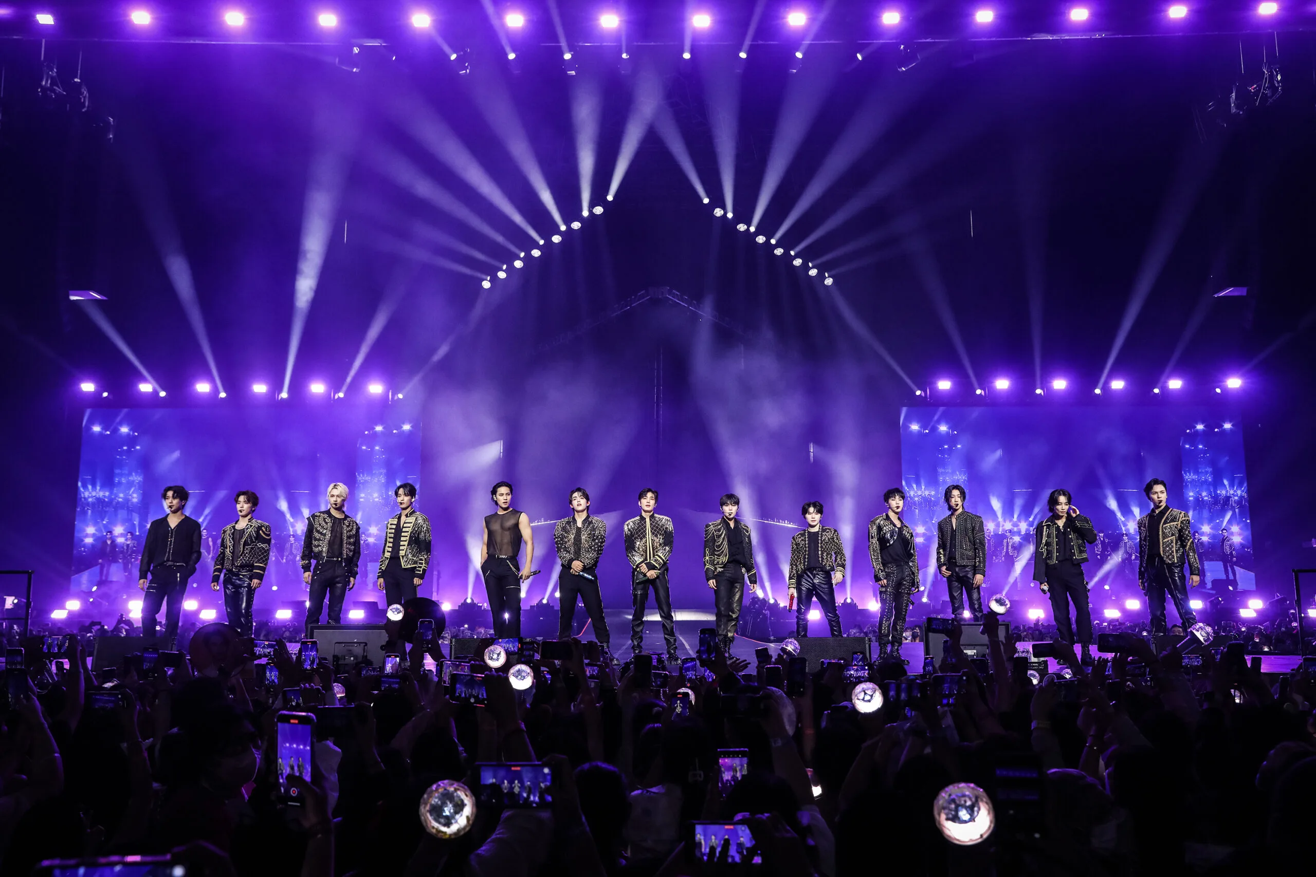 Концерт Seventeen в Гонконге 2025: дроны и K-pop шоу